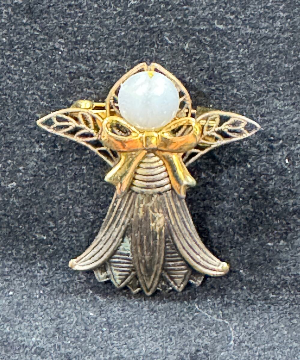 Vintage Angel Brooch with Filigree Wings & Frosted Bead Head CP52